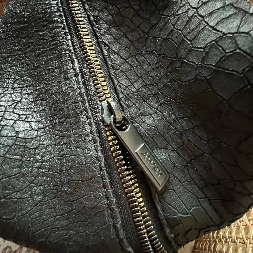 Away Black Leather Everywhere Travel Bag - rare croc skin texture - Picture 4 of 9
